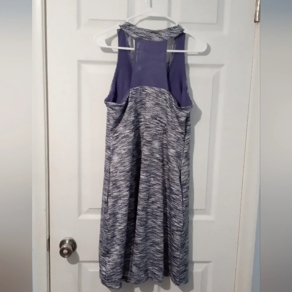MPG Gray and White Textured Midi Sports Dress - Picture 4 of 6